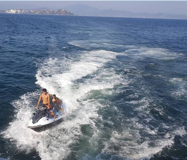  jet skis 